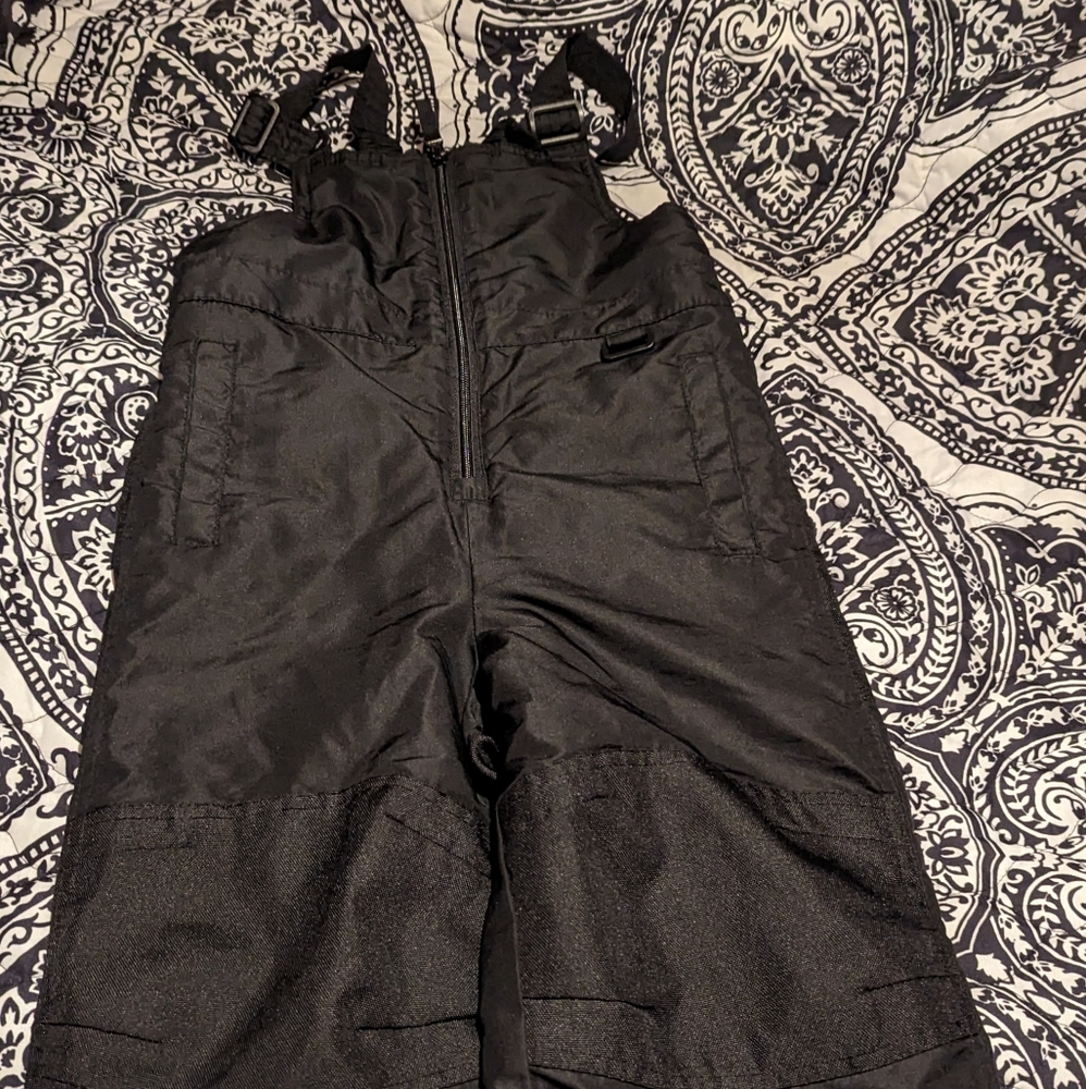 Snow suit size 4T (Unisex)